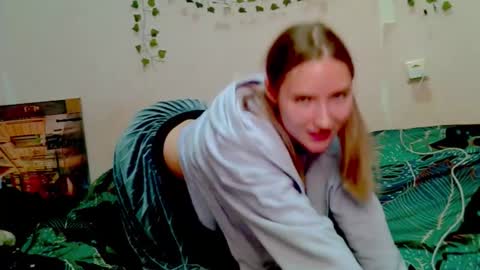 Snapshot of _kikiclark_ chatting on 27, 11, 2025 _kikiclark_ online show from 27, 11, 2025