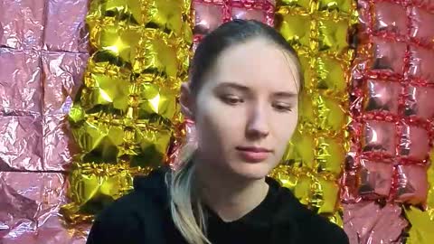 _kikiclark_ online show from 19, 3, 2026