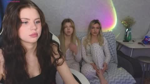 Molly   Emily online show from 28, 4, 2026