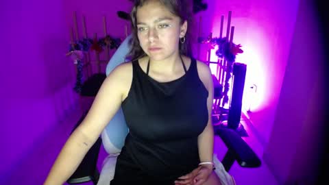 Snapshot of _kitten_1 chatting on 6, 1, 2025 _kitten_1 online show from 6, 1, 2025