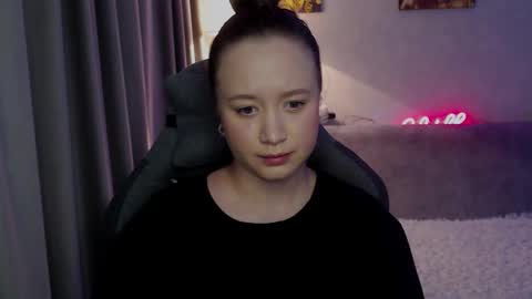 _lalune_ online show from 10, 10, 2025