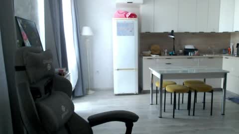 _lalune_ online show from 21, 4, 2026