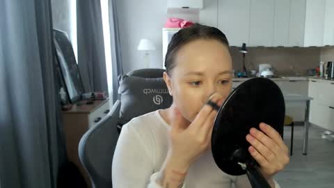 _lalune_ online show from 22, 4, 2026