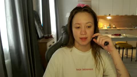 _lalune_ online show from 23, 4, 2026