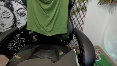 Snapshot of _layne chatting on 21, 2, 2025 Layne online show from 21, 2, 2025