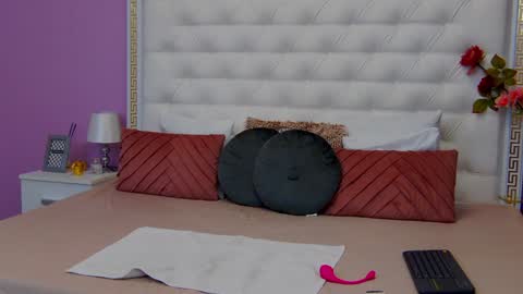 Lena Paul online show from 28, 1, 2025