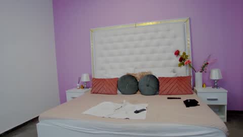 Lena Paul online show from 18, 2, 2025