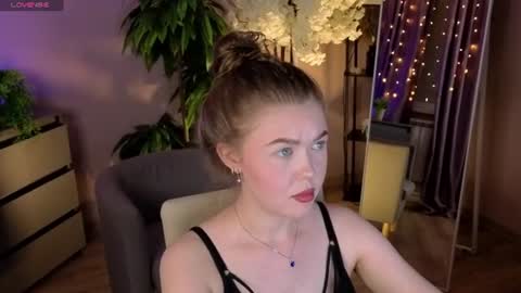 _liilcrystal_ online show from 10, 7, 2026