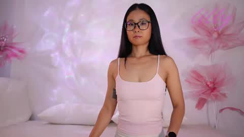 _lillilly_ online show from 5, 8, 2026