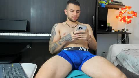 Snapshot of _logan_s chatting on 2, 12, 2025 logan online show from 2, 12, 2025