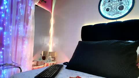 Lorrayne online show from 28, 4, 2026