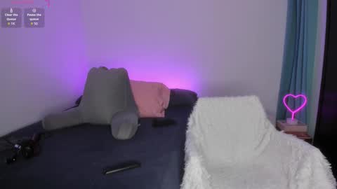   online show from 8, 11, 2025