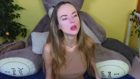 Snapshot of _lullaby_ chatting on 8, 2, 2025 Lullaby online show from 8, 2, 2025