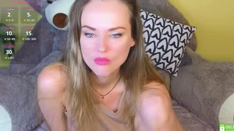 Snapshot of _lullaby_ chatting on 12, 2, 2025 Lullaby online show from 12, 2, 2025