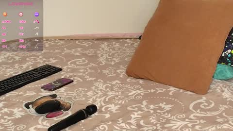 Snapshot of _lullaby_ chatting on 12, 11, 2025 Lullaby online show from 12, 11, 2025