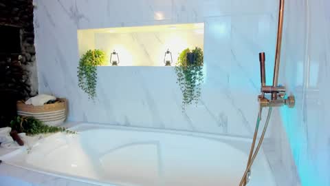  Luna  online show from 4, 2, 2025