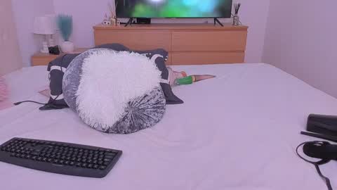 Snapshot of _lyna chatting on 2, 2, 2025 Lynna online show from 2, 2, 2025