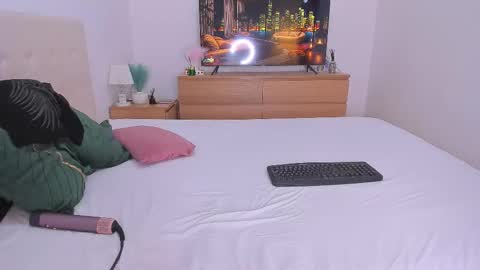 Lynna online show from 7, 1, 2026