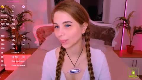 Snapshot of _mari_clark chatting on 11, 10, 2025 Eva online show from 11, 10, 2025