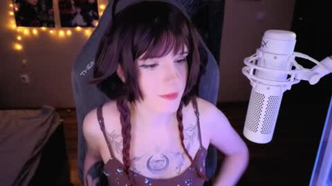 Snapshot of _mariko_ chatting on 2, 2, 2025 Mariko online show from 2, 2, 2025