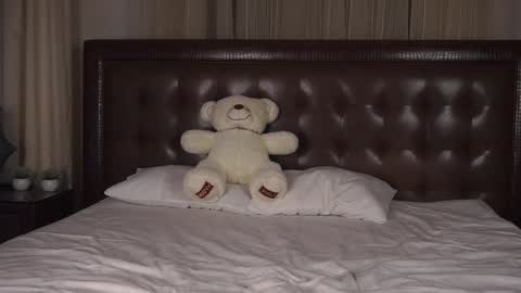  Gwen  online show from 2, 2, 2025