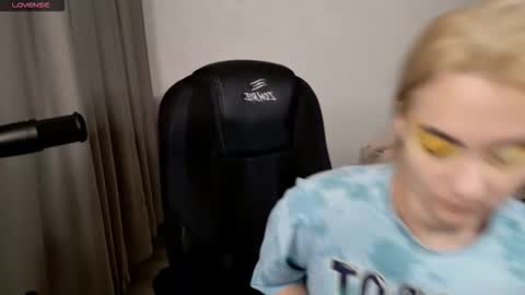 _meow_neko_ online show from 13, 2, 2026