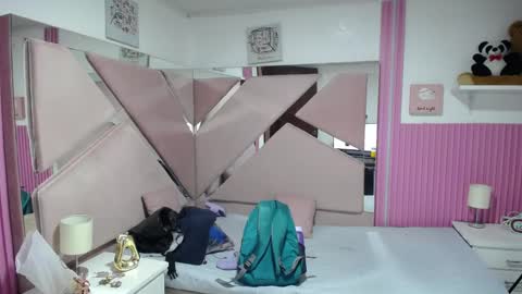  Mia  online show from 7, 4, 2026