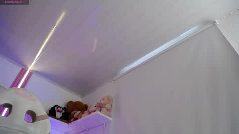  Mia  online show from 25, 4, 2026