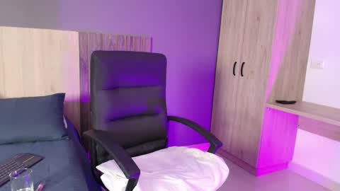 Snapshot of _miamiller_ chatting on 18, 2, 2025 _miamiller_ online show from 18, 2, 2025