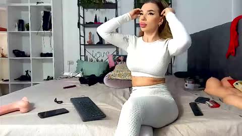 AstrideVonTeese online show from 17, 3, 2026