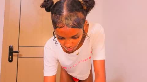 Mimi online show from 10, 4, 2026