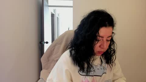 _miss_coco_ online show from 28, 4, 2026