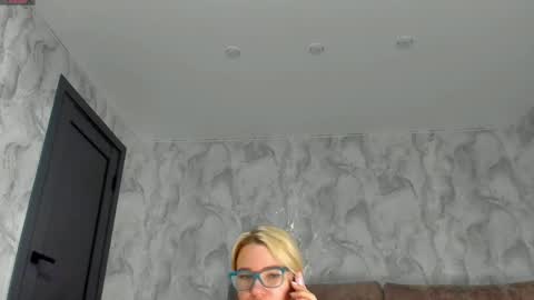 Snapshot of _miss_strawberry_ chatting on 12, 5, 2026 Sofia birthday october 29 online show from 12, 5, 2026