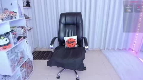 Hanna  Idependent Model   online show from 23, 10, 2025