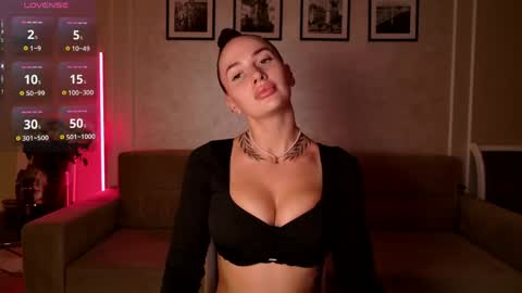Snapshot of _moon_girl_18 chatting on 19, 5, 2026 Nikol online show from 19, 5, 2026