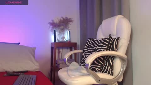 Naia Ross online show from 26, 4, 2026