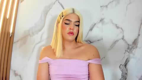 Snapshot of _naomi_fox chatting on 8, 3, 2025 shantall online show from 8, 3, 2025