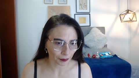 _naomi_s online show from 18, 9, 2025