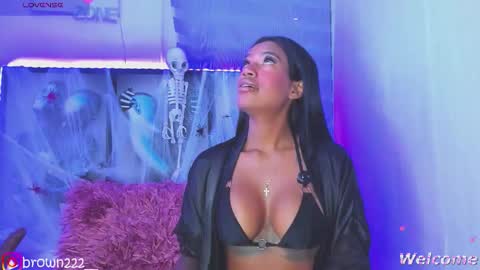 Snapshot of _naomibrown_ chatting on 25, 10, 2025 naomi brown online show from 25, 10, 2025