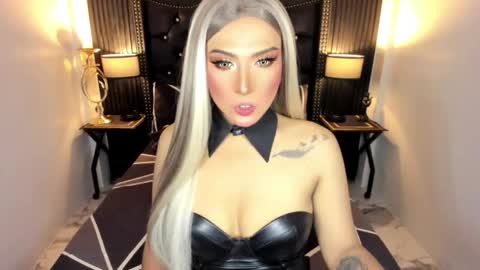 _natashacooper_ online show from 20, 5, 2026