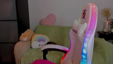 Mia with a big heart  online show from 1, 3, 2025