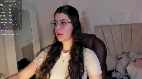 Niah  You can call me Ni or cutie haha online show from 2, 1, 2025