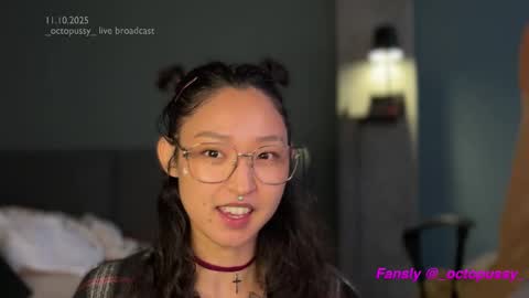 Snapshot of _octopussy_ chatting on 11, 10, 2025 Mikayla online show from 11, 10, 2025