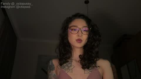 Mikayla online show from 20, 4, 2026