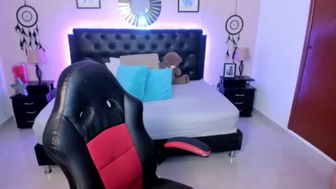 Olivia jones online show from 22, 4, 2026