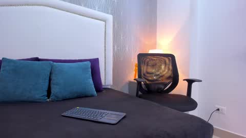  peach1  online show from 29, 9, 2025