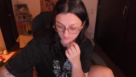 violeta ig  online show from 25, 4, 2026