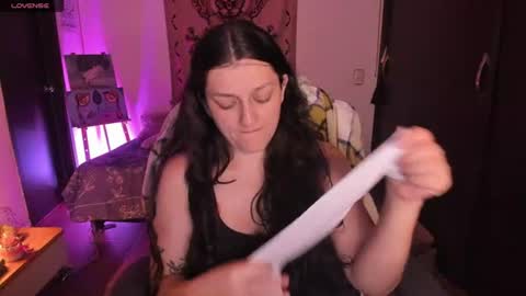 Snapshot of _peach__ chatting on 1, 7, 2026 violeta ig online show from 1, 7, 2026