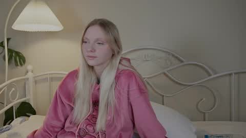 Snapshot of _penisflytrap_ chatting on 27, 9, 2025 Viktoria online show from 27, 9, 2025