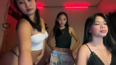 _petitechloe online show from 5, 4, 2026